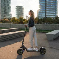 iSinwheel S10Max High-End Commuting Electric Scooter product image view 4